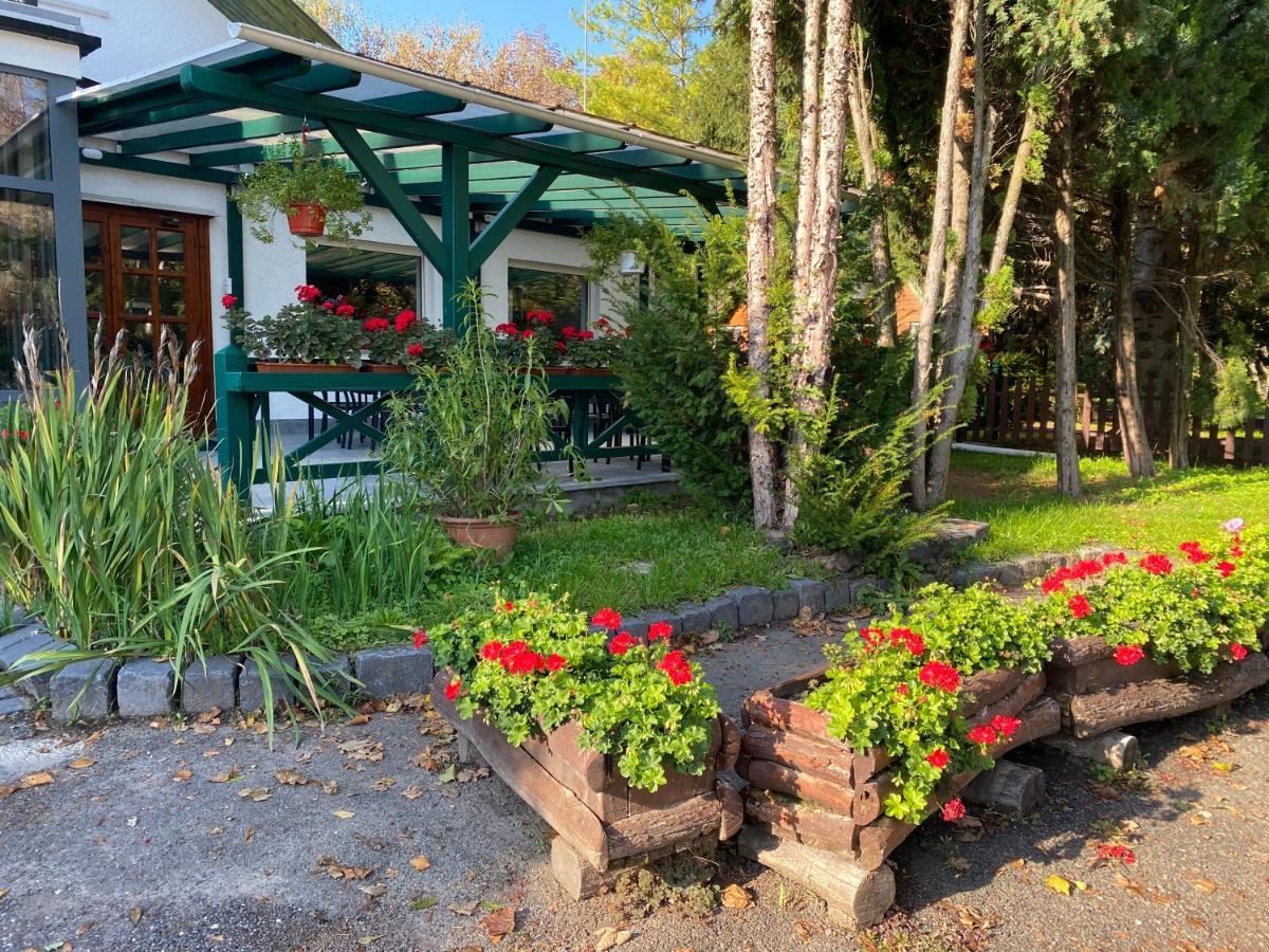 A Fogado Bed & Breakfast Bicske Bagian luar foto