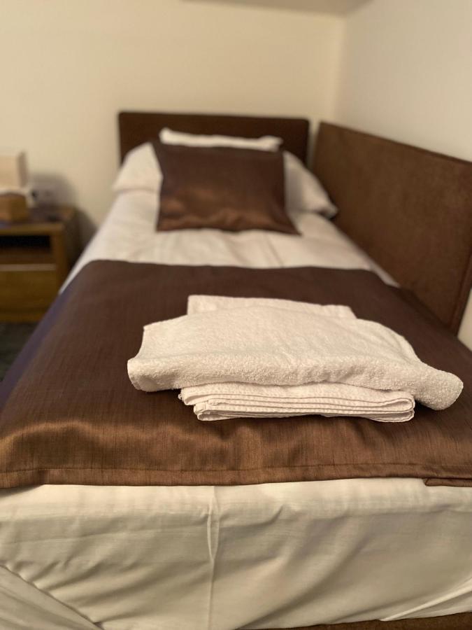 A Fogado Bed & Breakfast Bicske Bagian luar foto