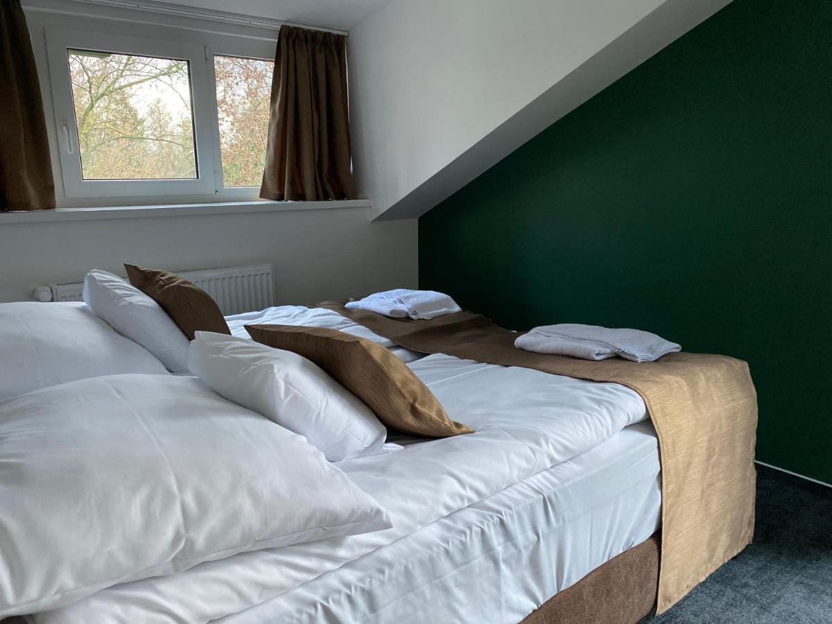 A Fogado Bed & Breakfast Bicske Bagian luar foto
