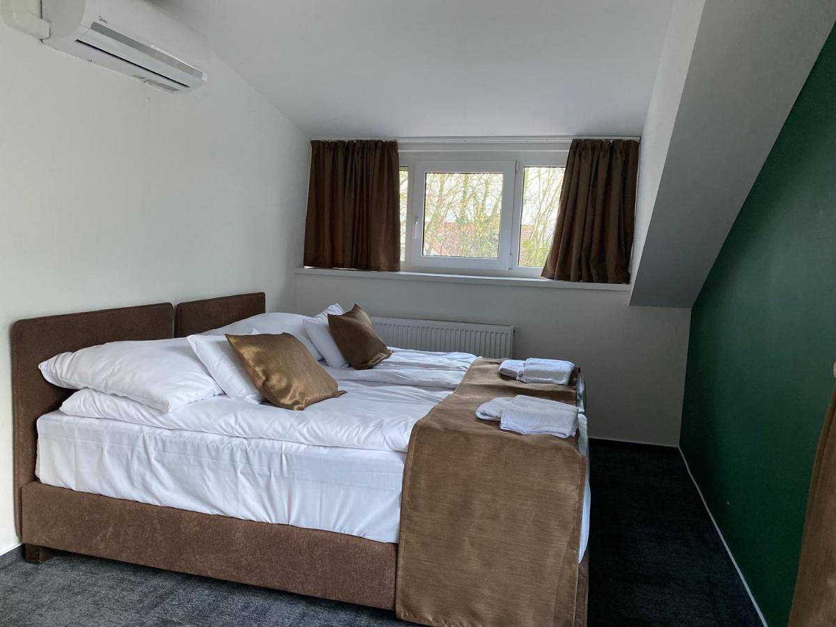 A Fogado Bed & Breakfast Bicske Bagian luar foto