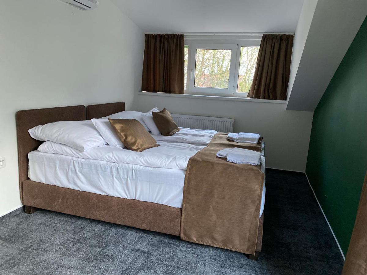 A Fogado Bed & Breakfast Bicske Bagian luar foto