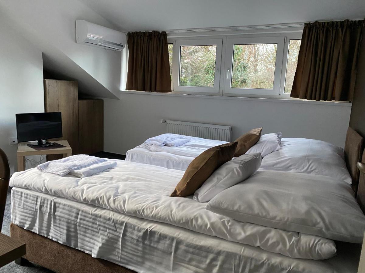 A Fogado Bed & Breakfast Bicske Bagian luar foto