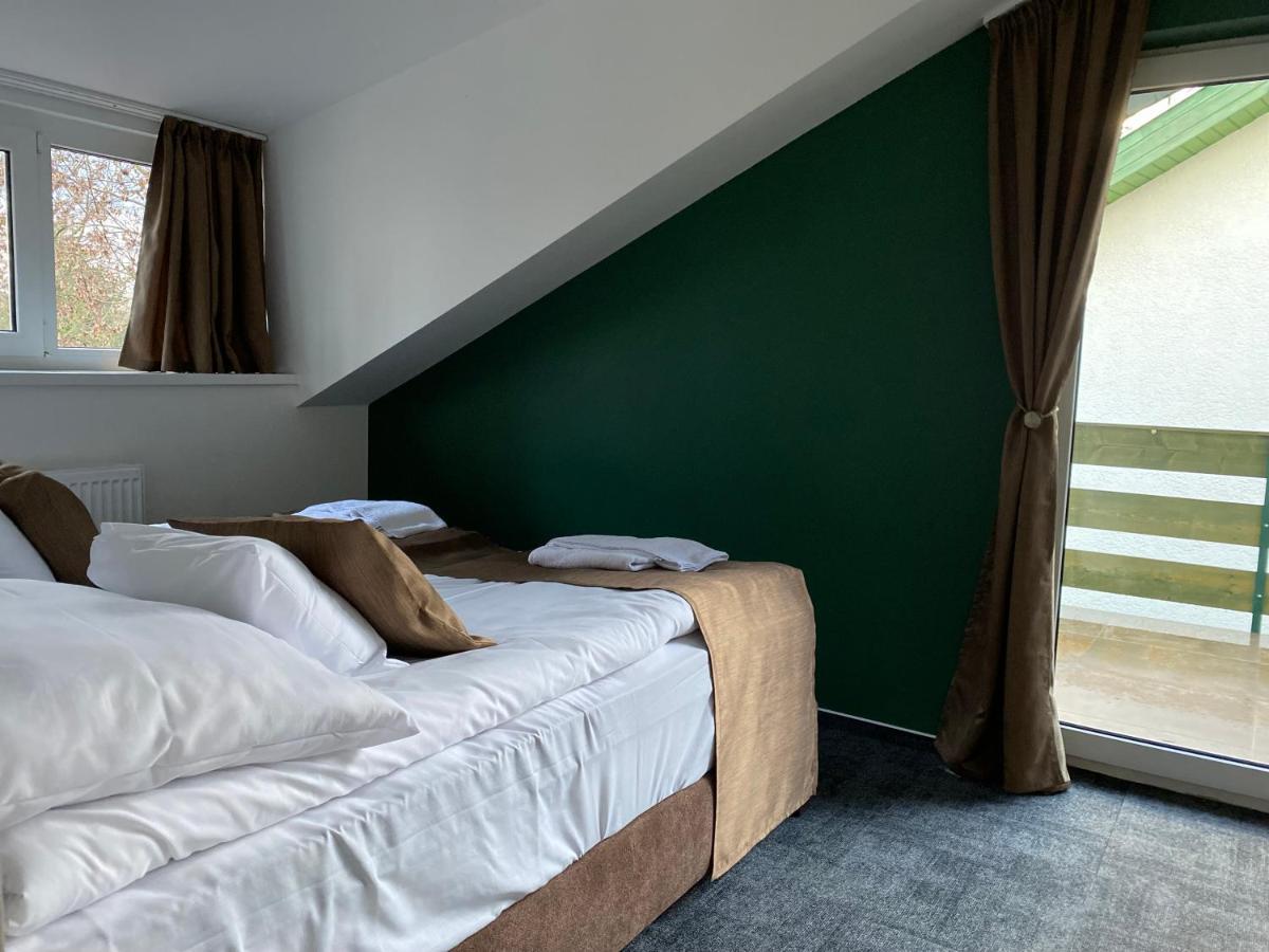 A Fogado Bed & Breakfast Bicske Bagian luar foto