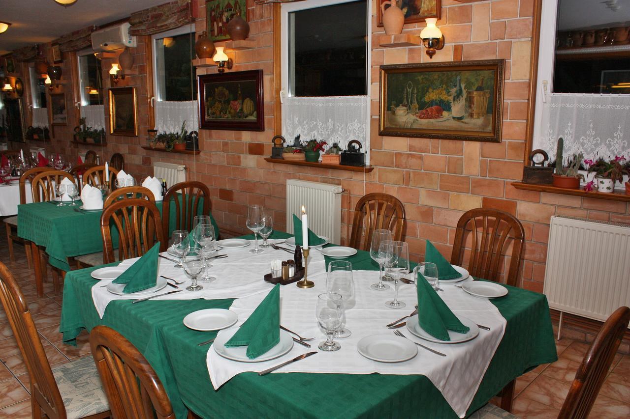 A Fogado Bed & Breakfast Bicske Bagian luar foto