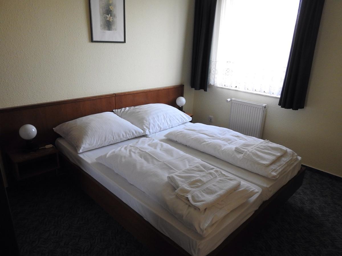 A Fogado Bed & Breakfast Bicske Bagian luar foto