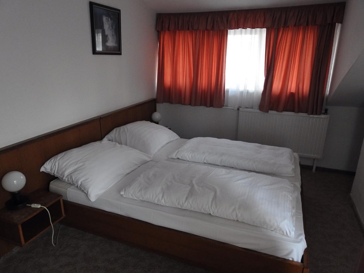 A Fogado Bed & Breakfast Bicske Bagian luar foto